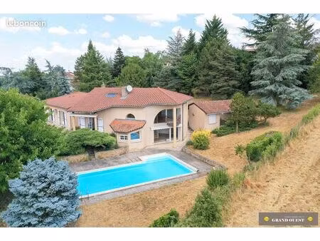 maison 8 pièces 214 m²
