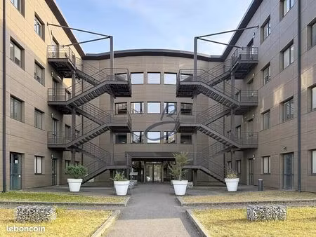 bureaux 80 m² bourgoin-jallieu