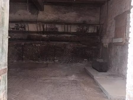 box / stockage 38 m2