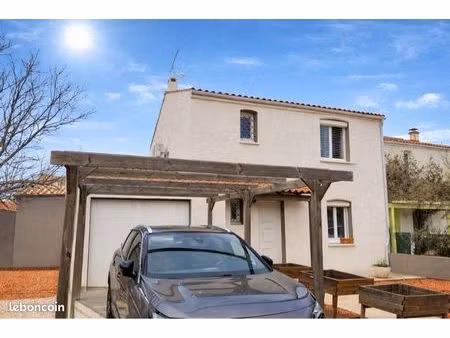 belle maison avec grande piscine