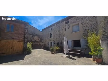 ensemble immobilier comprenant 2 maisons mitoyennes + 1 maison comprenant deux appartement