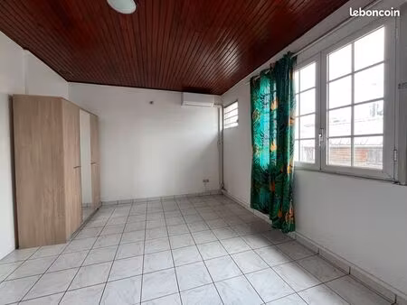appartement t2 au centre-ville de sainte-marie