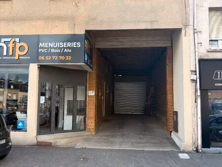 local 300 m2 +sous sol 400m2