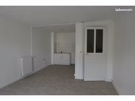 loue issoire centre maison de ville t4 avec garage excellent état libre 24 juillet