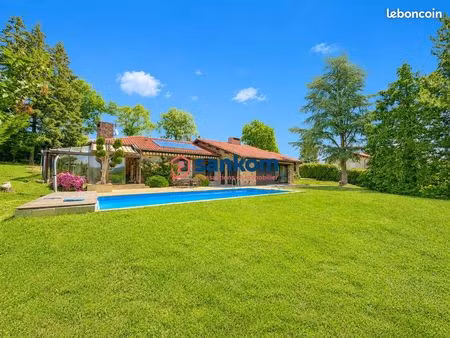 propriété 7 pièces 221 m²