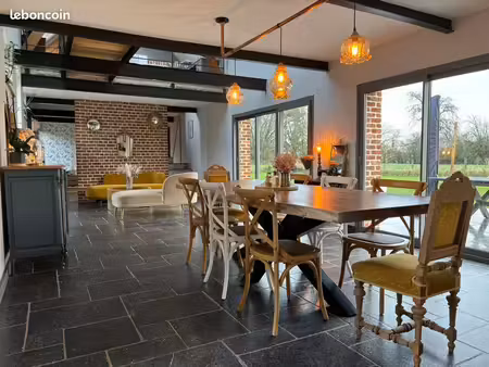 ferme au carré : maison rénovée 240 m2 + maison annexe à rénover 220 m2 + dépendance (100 