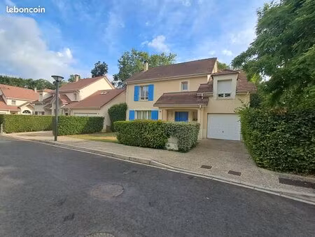 maison 5 pieces 115 m² dans résidence privée et sécurisée