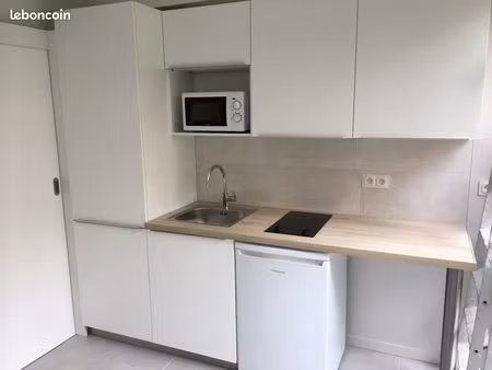location petit studio meublé très bon état