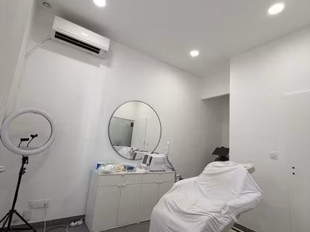 local commercial à louer gratte ciel 38m2