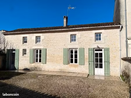 une occasion : maison chaleureuse et agréable dpe c est à vendre à les touches de perigny 