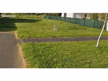 terrain 480 m² saintes