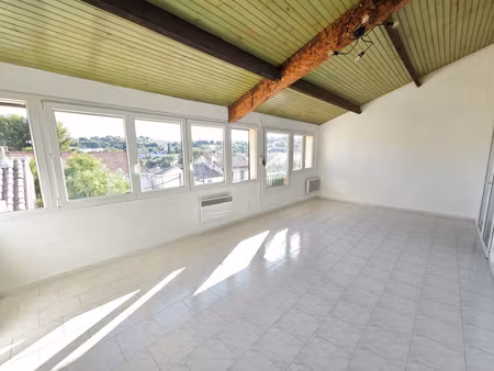 à vendre aux pennes-mirabeau  dans quartier calme et proche de toutes commodités
