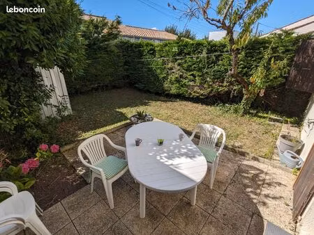 appartement lumineux et calme avec jardin et piscine