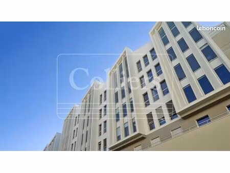 bureaux 3 142 m²