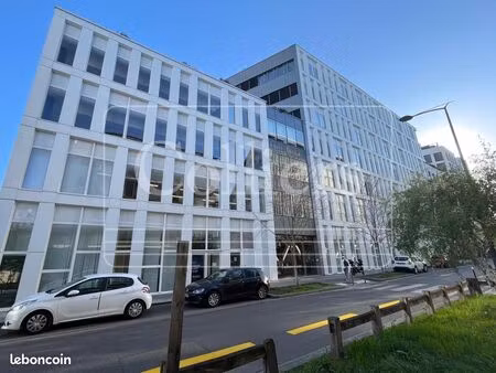 bureau 330 m²