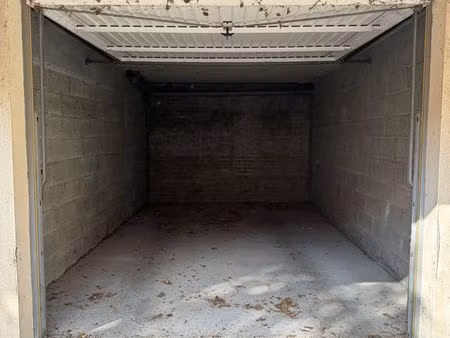 parking/box 17 m² amiens