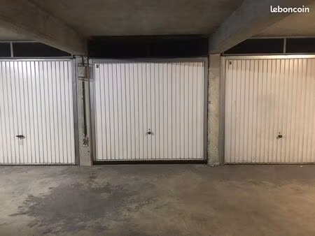parking/box fermé de 10 m²