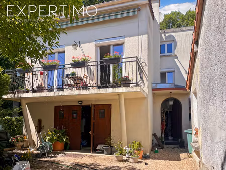 maison avec fort potentiel – sous-sol total  garage  dépendances et jardin