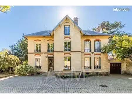 propriété 9 pièces 235 m²