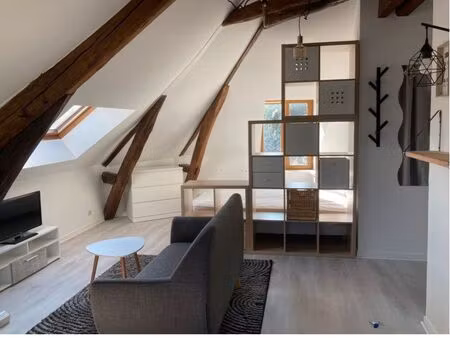 studio lumineux entièrement meublé et équipé