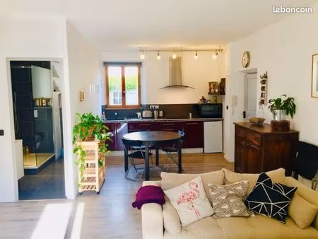 loue charmant studio au cœur de lagrasse