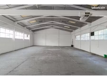 metro ligne 11 - entrepot 400m2 + jardin 150m2