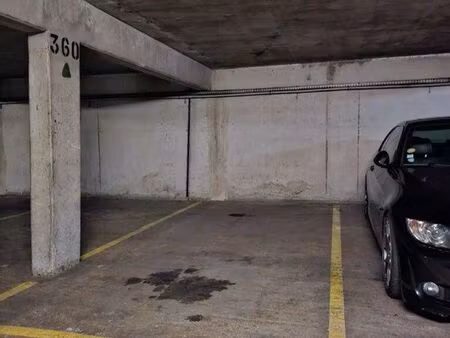place de parking couverte