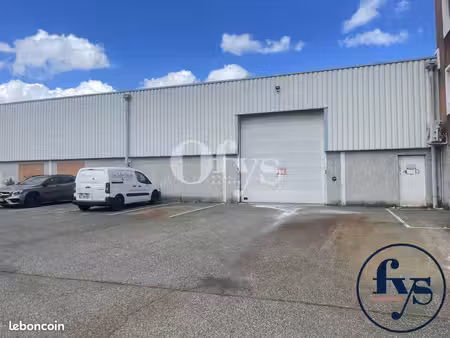 local d'activité 704 m²