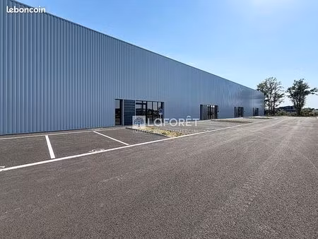 local 1490 m² la chaize le vicomte