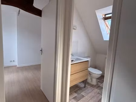 maison à louer   jardin   une chambre   un bureau   cuisine neuve