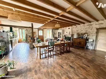 maison 9 pièces 375 m²