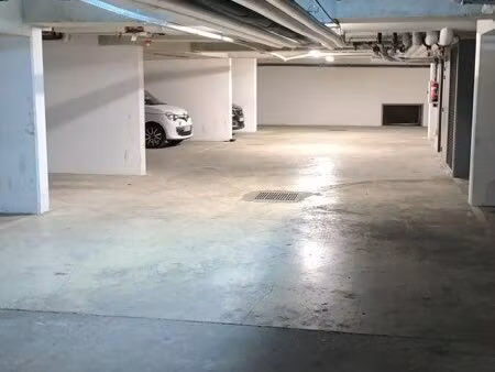 à louer parking couvert dans residence