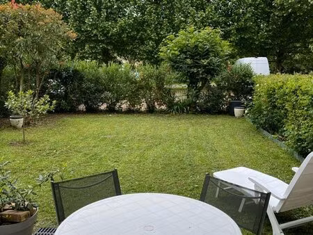 rare et beau t2 restauré entièrement  joliment meublé  avec jardin privatif clos et parkin