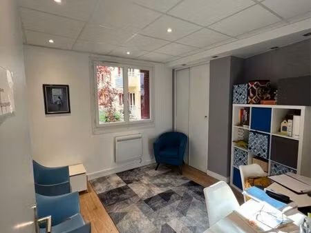 bureau dans cabinet de santé et bien être pluridisciplinaire à lyon 5 point du jour
