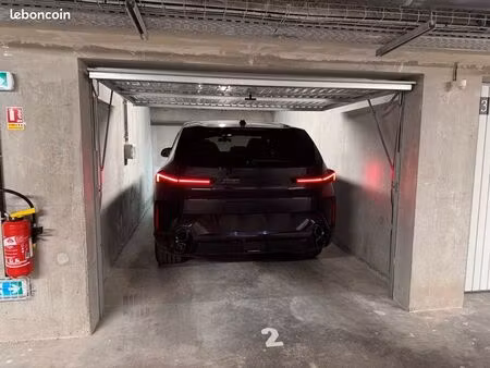 grand garage proche quartier arago / remblai