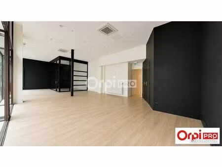 local commercial 127 m²