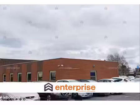 local commercial 1 600 m²