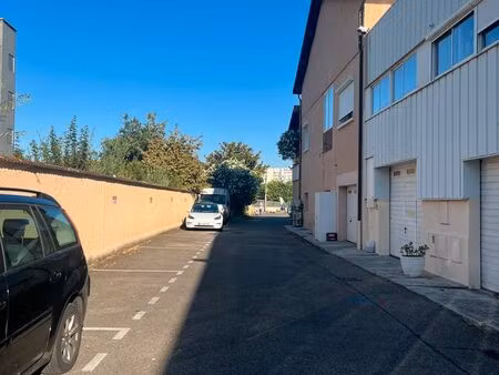 local commercial / entrepôt ~600 m² (bureaux & dépôt) – vaulx-en-velin