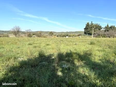terrain constructible et viabilisé de 2000²