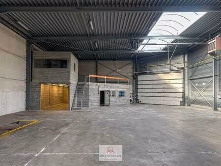 groot hoekmagazijn (650m²) te huur met hoge bereikbaarhei...