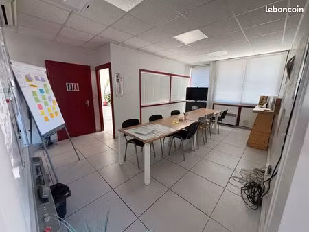 oullins centre - local professionnel 90 m² pmr métro