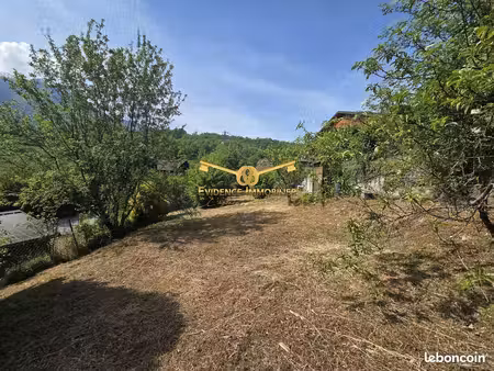 terrain 540 m² cevins
