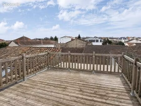 immeuble 280 m² ruelle sur touvre