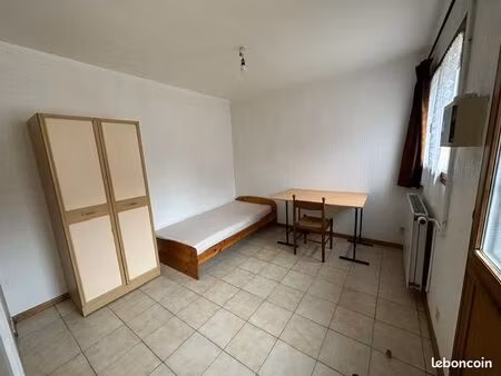 etudiant citadelle / st leu > studio très calme / 437 ttes charges