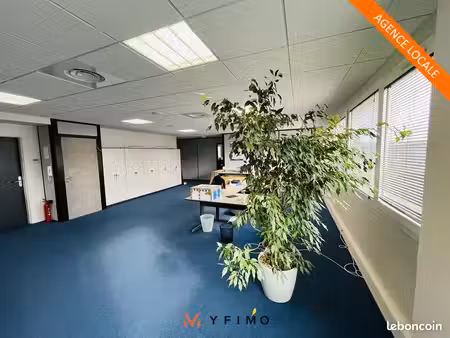 bureaux 810 m² bièvres