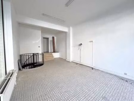 prox arsenal / rez commercial de +/- 40 m² + caves