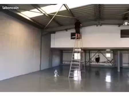 local 170m2 avec bureau climatisé