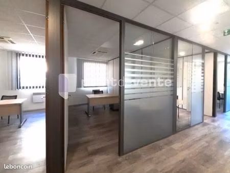 bureaux 159 m²