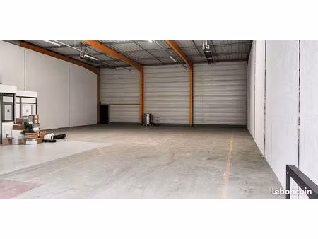 local d’activité / bureaux avec espace entrepôt – écquevilly