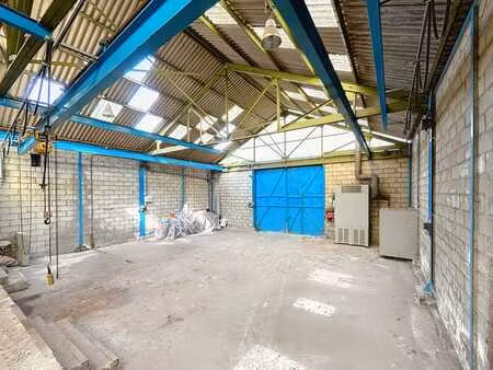 ensemble d’ateliers/ entrepôts avec bureaux/ conciergerie